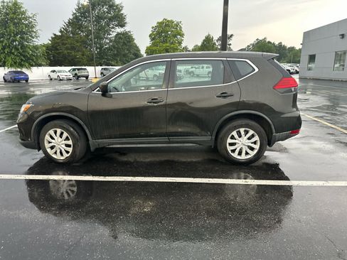 Used 2017 Nissan Rogue S AWD/4WD image 2