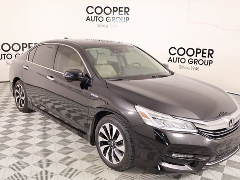 Used 2017 Honda Accord Touring image 1