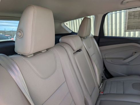 Used 2015 Ford Escape SE w/ SE Chrome Package image 17