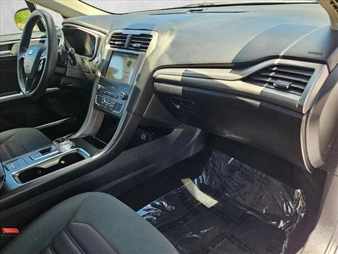 Used 2019 Ford Fusion SE FWD image 20