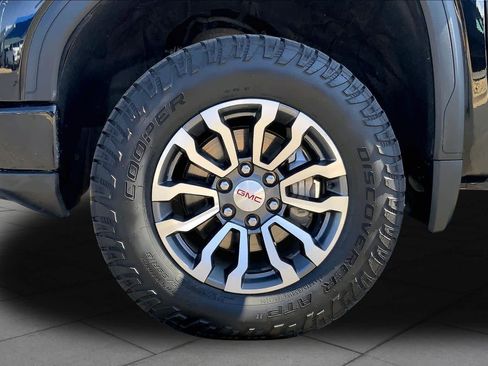 Used 2023 GMC Sierra 1500 AT4 w/ AT4 Premium Package AWD/4WD image 11