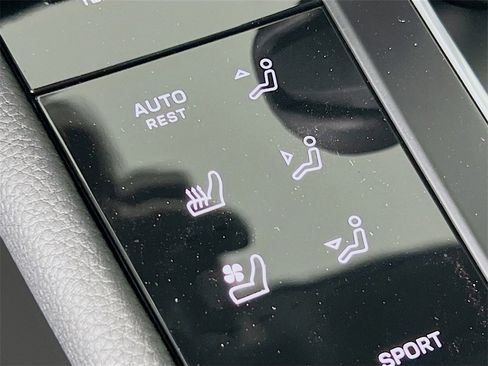 New 2026 Porsche Macan image 23