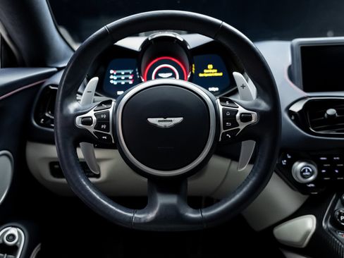 Used 2023 Aston Martin V8 Vantage Coupe RWD image 40