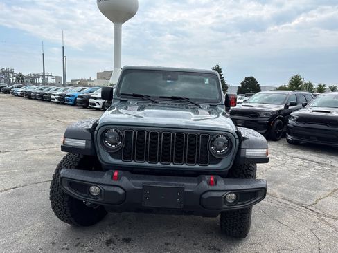 Used 2024 Jeep Wrangler Unlimited Rubicon w/ Dual Top Group AWD/4WD image 2