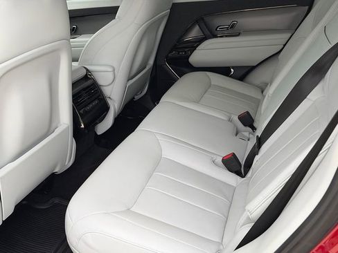 Used 2023 Land Rover Range Rover Sport SE image 12