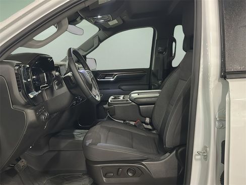 Used 2023 Chevrolet Silverado 1500 RST w/ Z71 Off-Road Package image 9