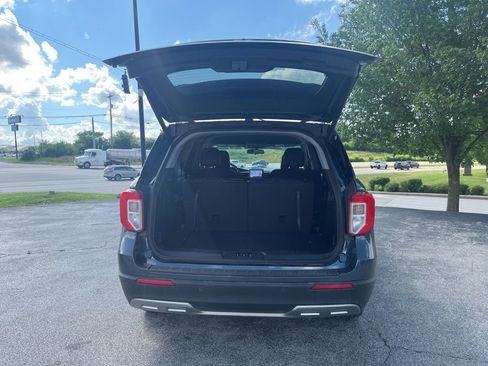 Used 2022 Ford Explorer XLT w/ Equipment Group 202A AWD/4WD image 11
