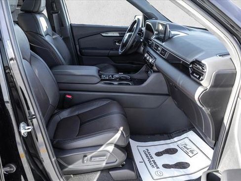 Used 2025 Honda Pilot Black Edition image 28