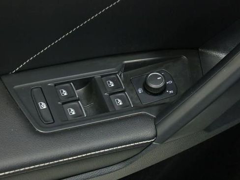 Used 2023 Volkswagen Tiguan SE AWD/4WD image 34