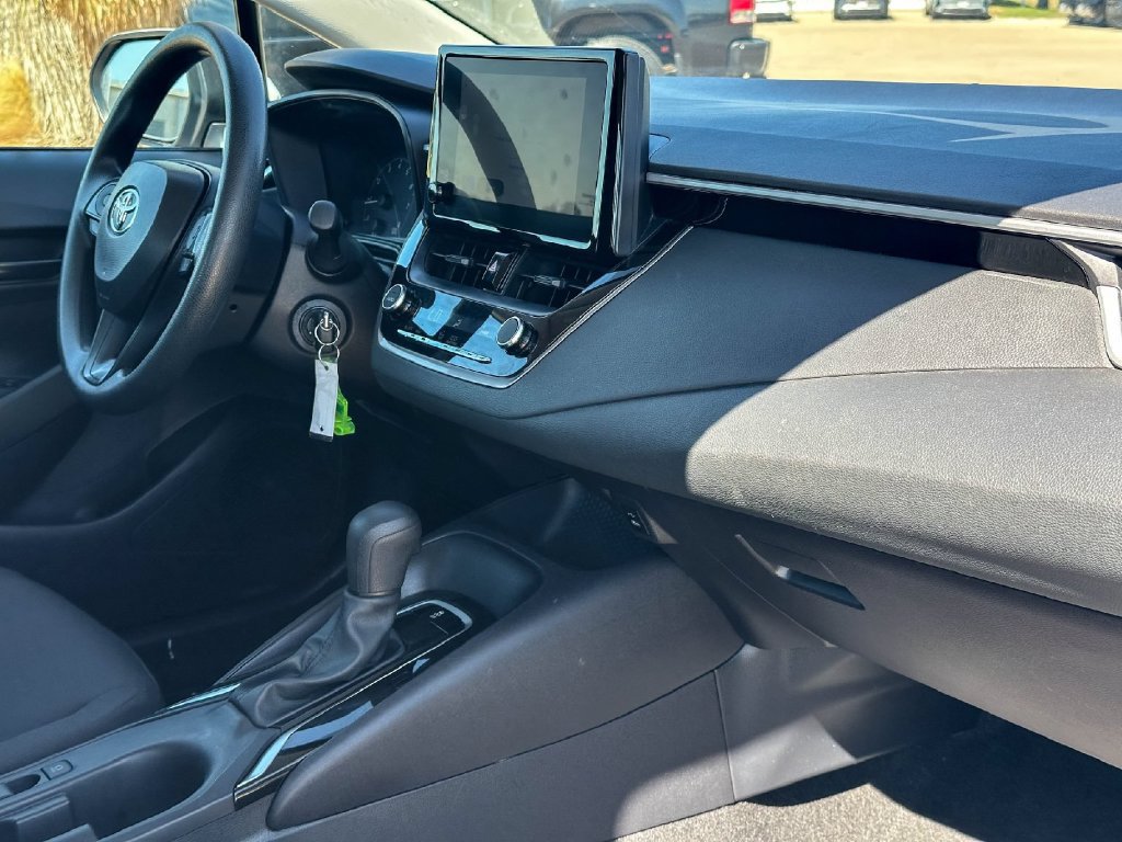 Used 2025 Toyota Corolla LE FWD image 20