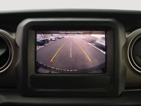 Used 2021 Jeep Wrangler Sport S image 12