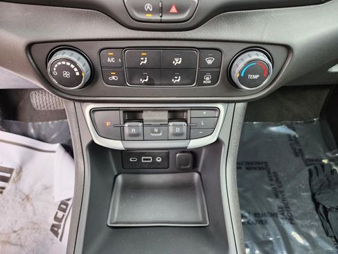 Used 2024 GMC Terrain SLE image 21