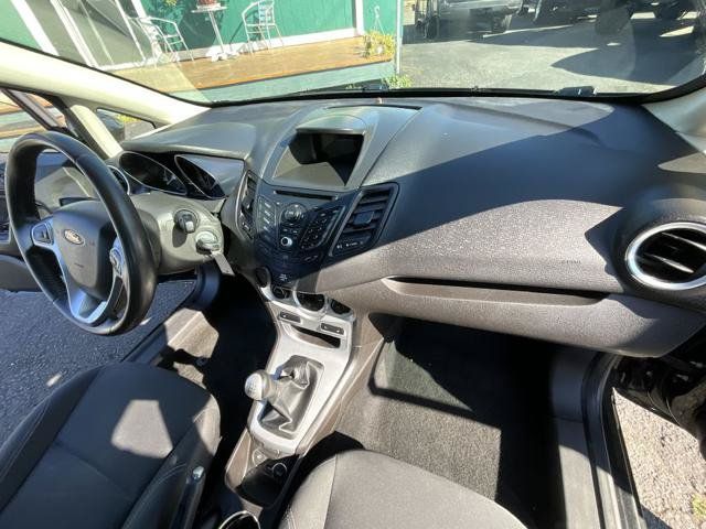 Used 2015 Ford Fiesta SE w/ Comfort Package FWD image 16