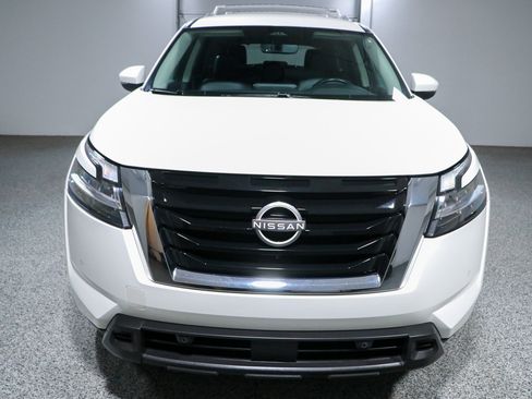 Used 2024 Nissan Pathfinder SL FWD image 4