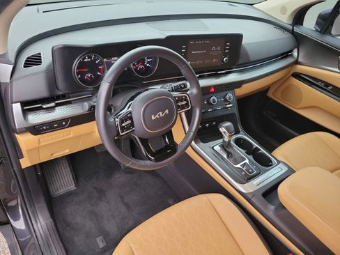 Certified 2024 Kia Carnival LX image 13