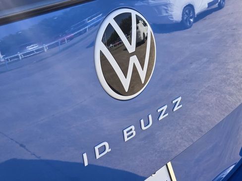 New 2025 Volkswagen ID. Buzz Pro S Plus RWD image 7