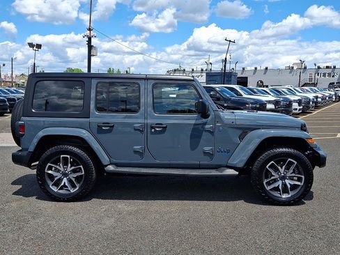Used 2024 Jeep Wrangler Unlimited w/ Convenience Group AWD/4WD image 7