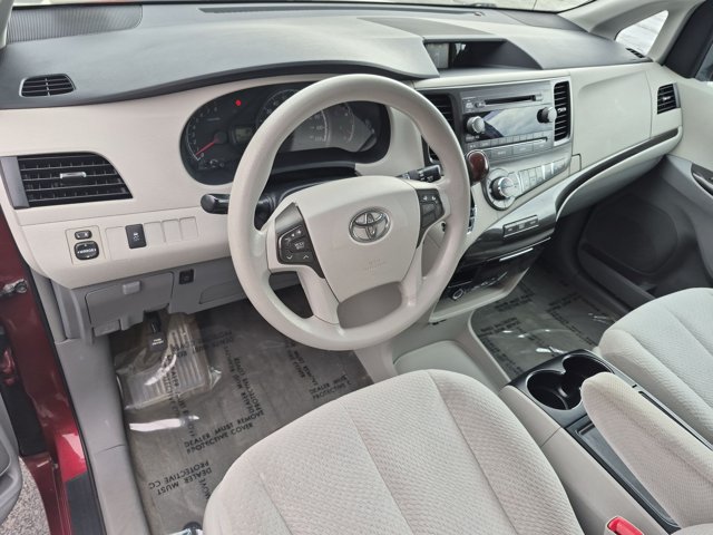 Used 2013 Toyota Sienna LE FWD image 4