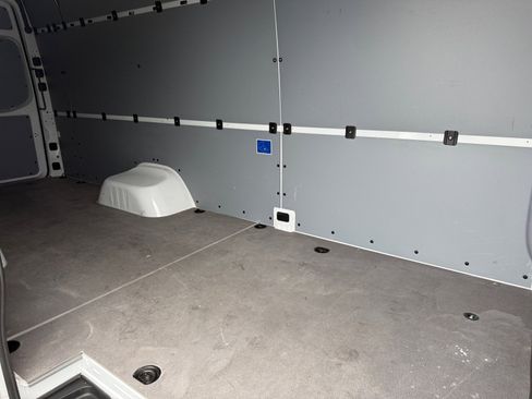 Used 2024 Mercedes-Benz Sprinter 4500 image 23