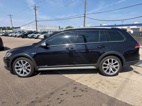 Used 2019 Volkswagen Golf Alltrack SE AWD/4WD image 2