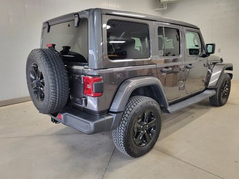Used 2021 Jeep Wrangler Unlimited Sahara AWD/4WD image 9