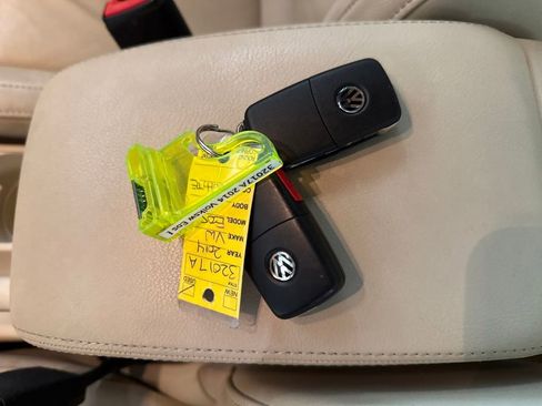 Used 2014 Volkswagen Eos Executive image 29