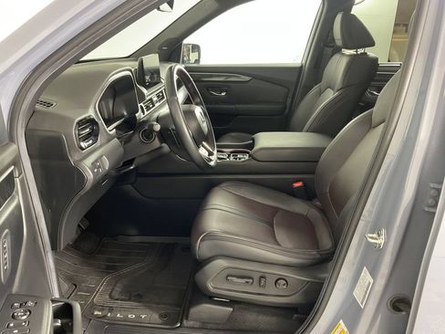 Used 2025 Honda Pilot Black Edition image 16