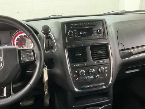 Used 2016 Dodge Grand Caravan SE image 13