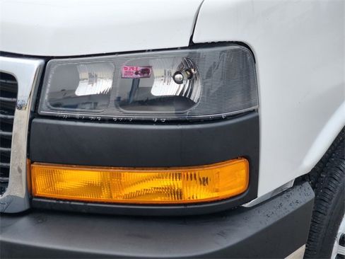 Used 2024 GMC Savana 2500 w/ Driver Convenience Package image 9