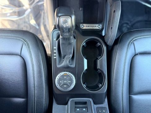 Used 2025 Ford Bronco Badlands AWD/4WD image 17