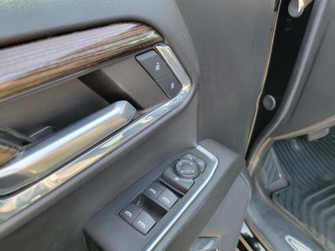 Used 2024 Chevrolet Silverado 1500 LT AWD/4WD image 7