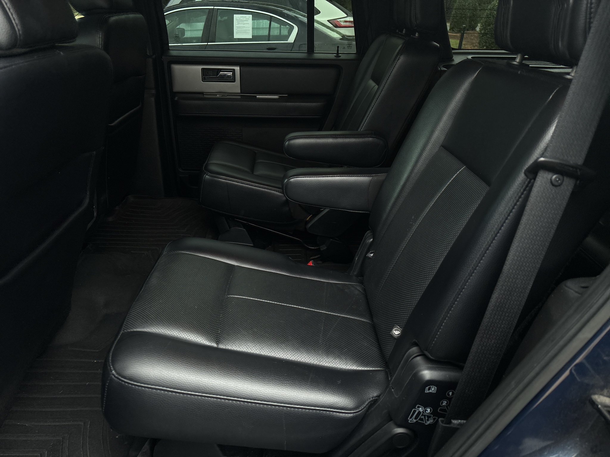 Used 2017 Ford Expedition XLT w/ Equipment Group 202A RWD image 8
