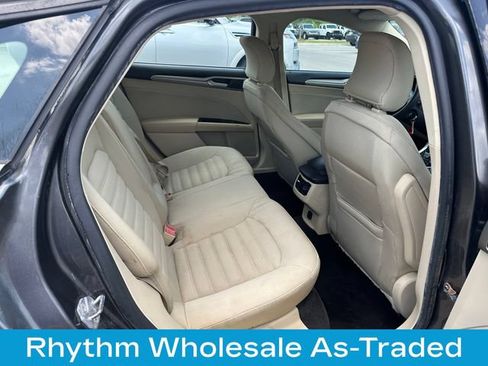 Used 2015 Ford Fusion SE FWD image 19