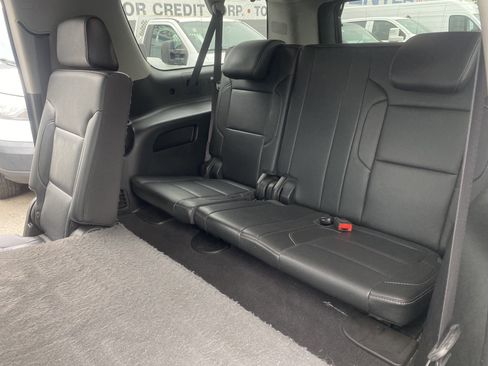 Used 2019 Chevrolet Suburban LT RWD image 18