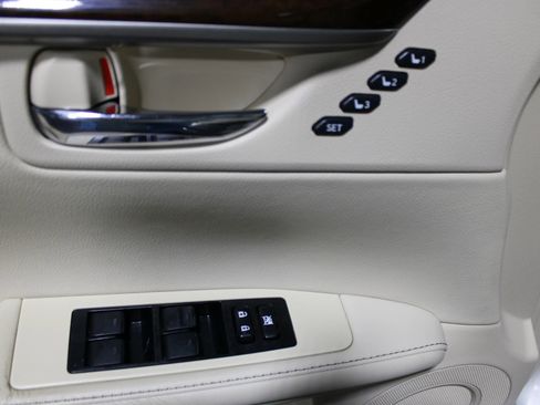 Used 2013 Lexus ES 350 w/ Luxury Pkg image 9