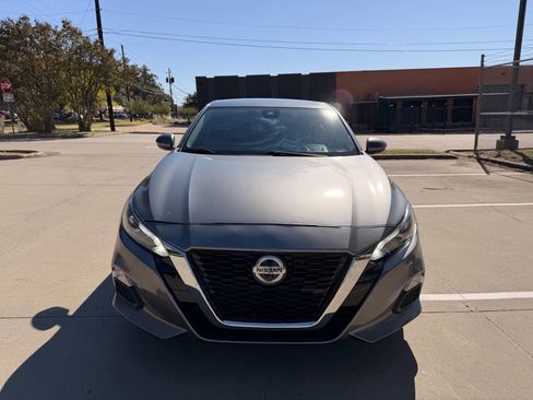 Used 2021 Nissan Altima 2.5 SV image 2