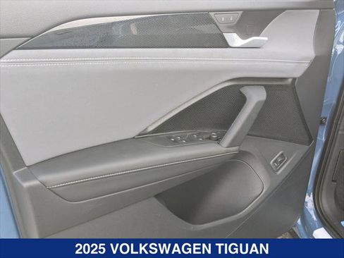 New 2025 Volkswagen Tiguan SE AWD/4WD image 10