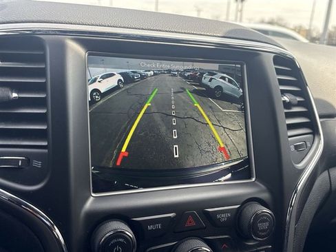 Used 2018 Jeep Grand Cherokee Altitude image 14