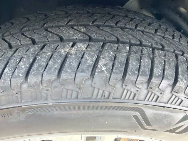 Used 2018 Buick Enclave Essence AWD/4WD image 9