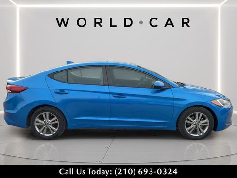 Used 2017 Hyundai Elantra SE image 2