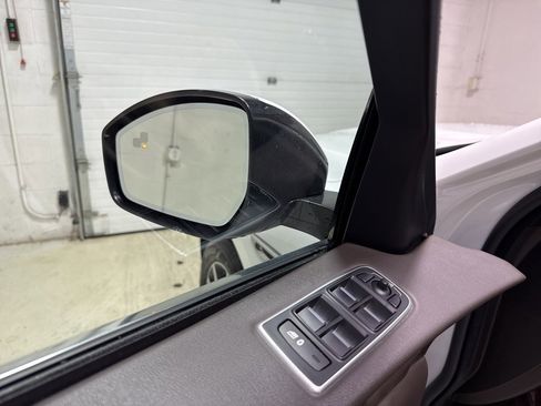 Used 2018 Jaguar F-PACE Prestige image 15