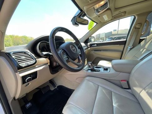 Used 2021 Jeep Grand Cherokee Overland AWD/4WD image 13