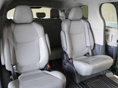 Used 2022 Toyota Sienna XLE w/ XLE Plus Package image 33