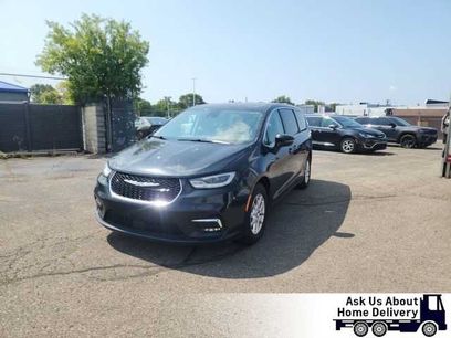 Used 2023 Chrysler Pacifica Touring-L