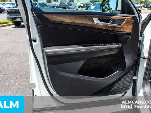 Used 2025 Volkswagen Atlas SE FWD image 37
