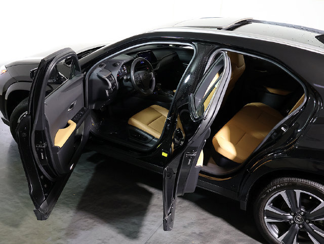 Used 2024 Lexus UX 250h AWD w/ Premium Package image 5