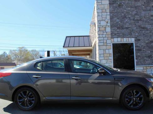 Used 2011 Kia Optima EX w/ Premium Pkg image 4