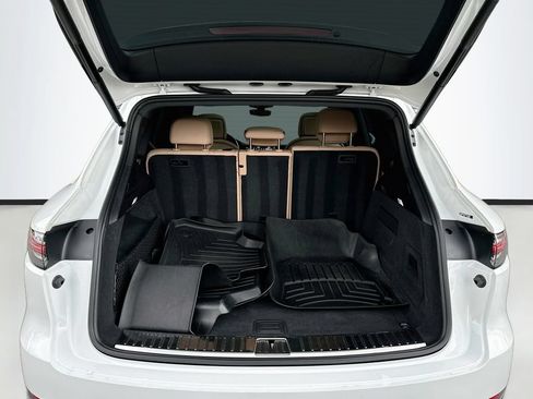 Certified 2023 Porsche Cayenne S w/ Premium Package Plus AWD/4WD image 28