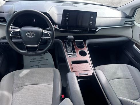 Used 2021 Toyota Sienna LE FWD image 22