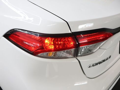 Used 2022 Toyota Corolla LE FWD image 30